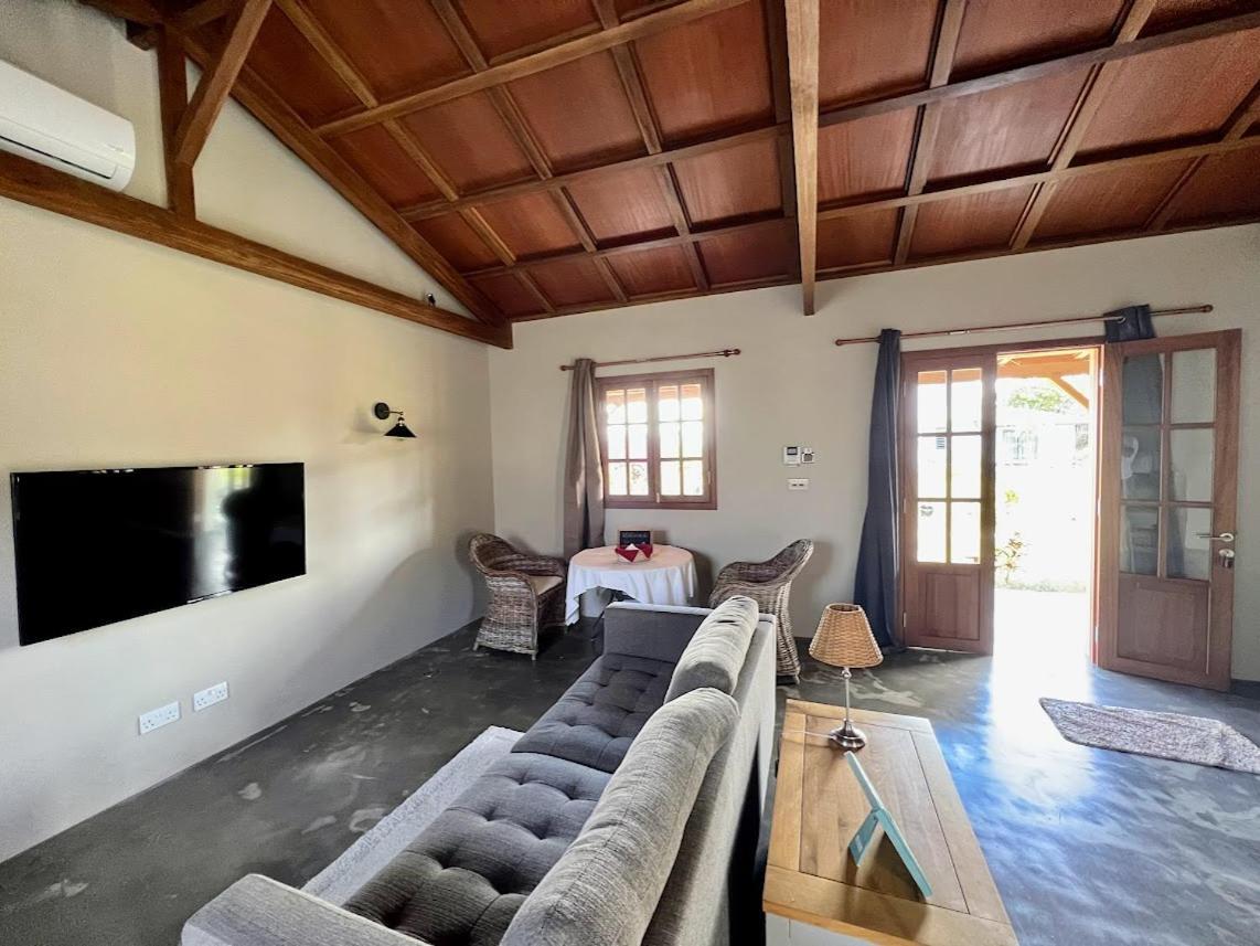 Lakaz Kannell - Vanilla Lodge, Secluded Outside Bath & Shower Infinity Pool كاب مالهيريوكْسْ المظهر الخارجي الصورة