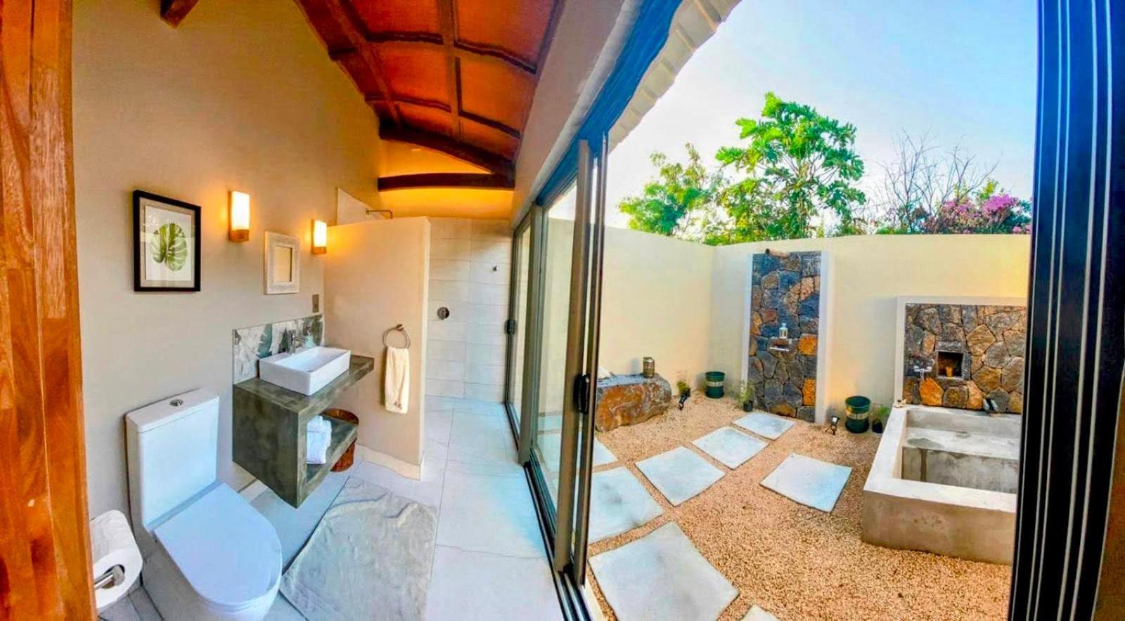 Lakaz Kannell - Vanilla Lodge, Secluded Outside Bath & Shower Infinity Pool كاب مالهيريوكْسْ المظهر الخارجي الصورة